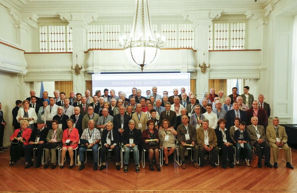 El acto de entrega de las insignias de oro a los socios del Celta // R. Grobas