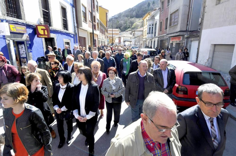 Misa y procesión de El Encuentro en Campomanes