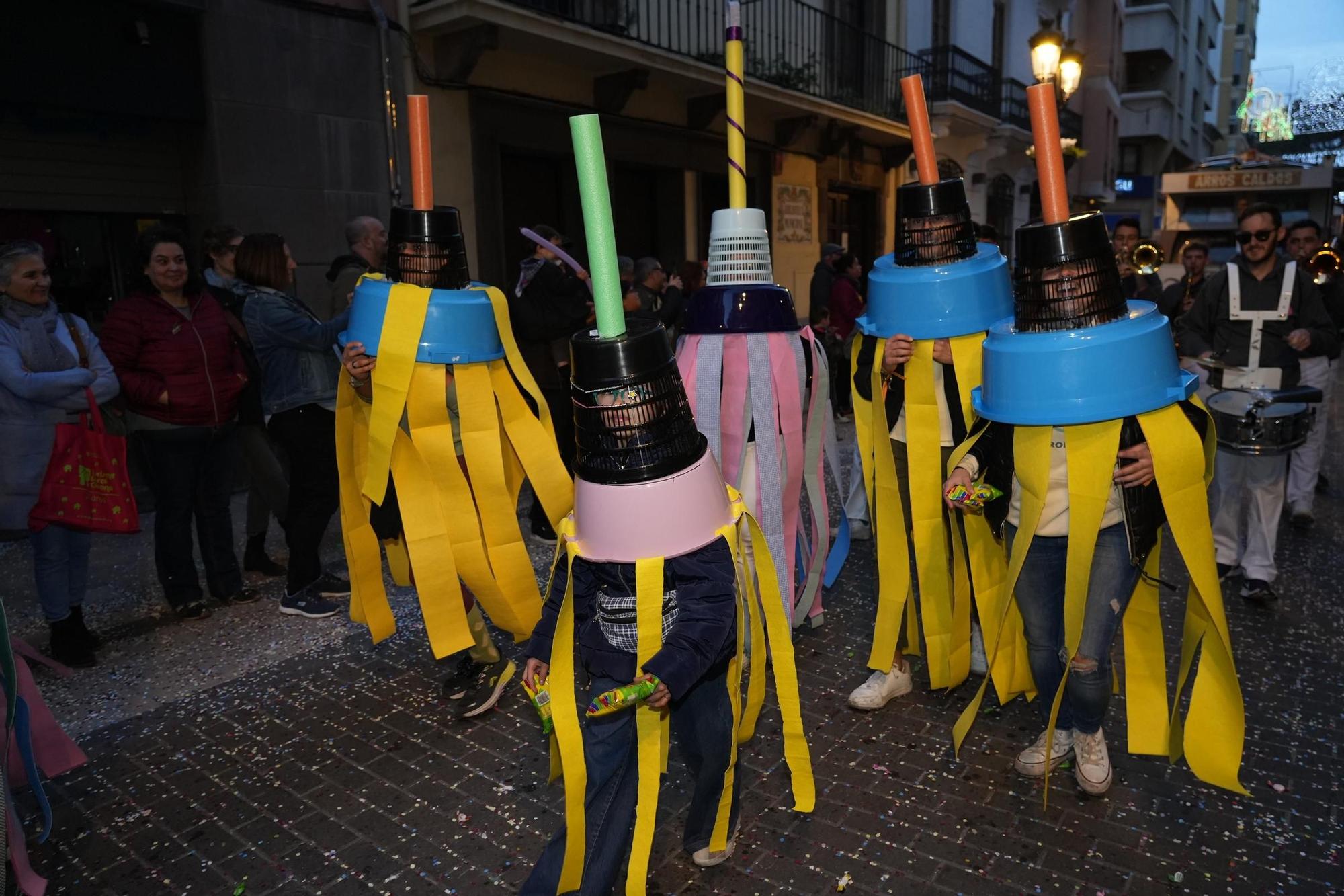 Desfile de animación de collas y carros engalanados