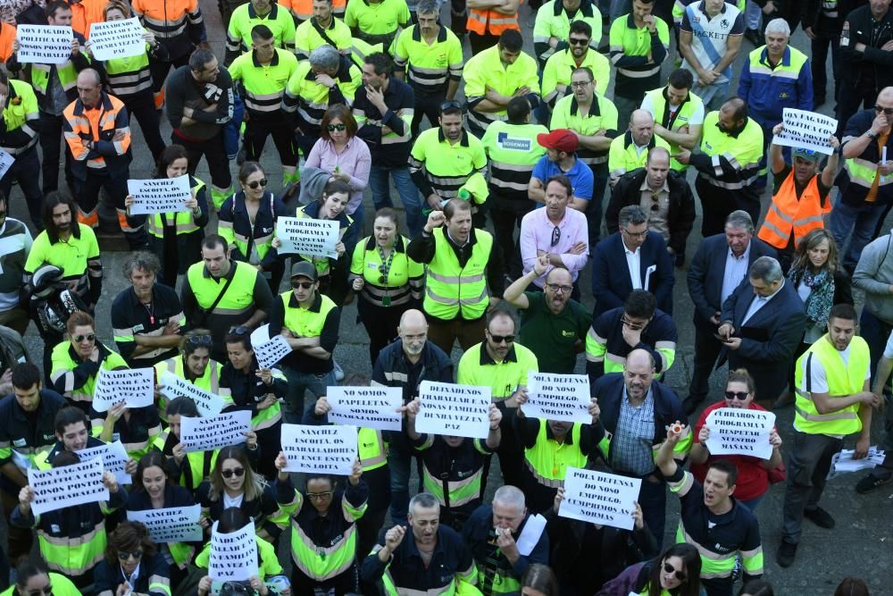 Prórroga de Ence | Los trabajadores de la pastera llevan sus protestas a la Diputación