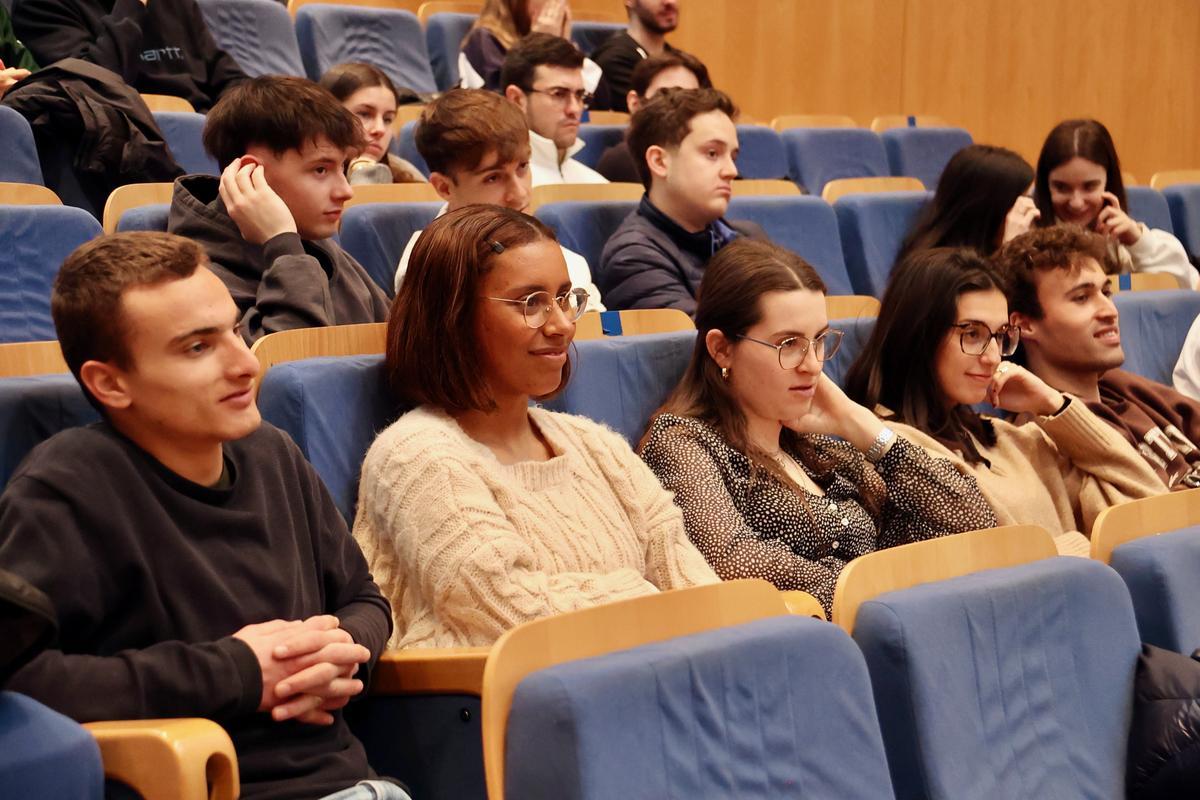 Estudiantes del máster de Ingeniería Industrial en la Jornada Profesión y Futuro, en su edición de 2025.