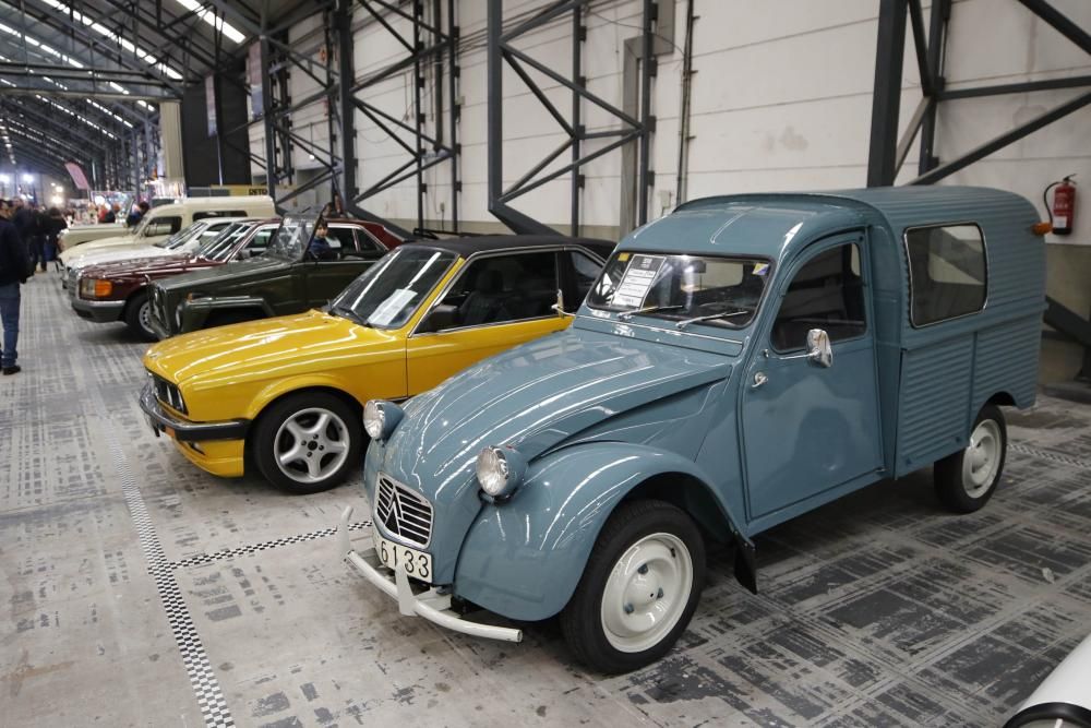 El coche del pasado llega a Vigo. // Alba Villar