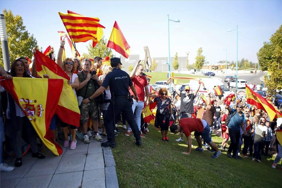 Concentración a las puertas del Siglo XXI por la asamblea de Podemos