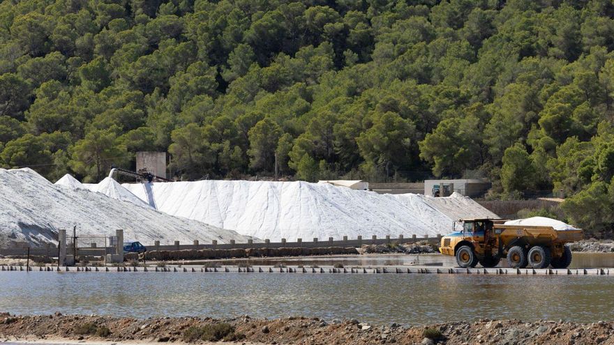 Salinera dejará casi la mitad de la sal en los estanques de Ibiza por falta de espacio