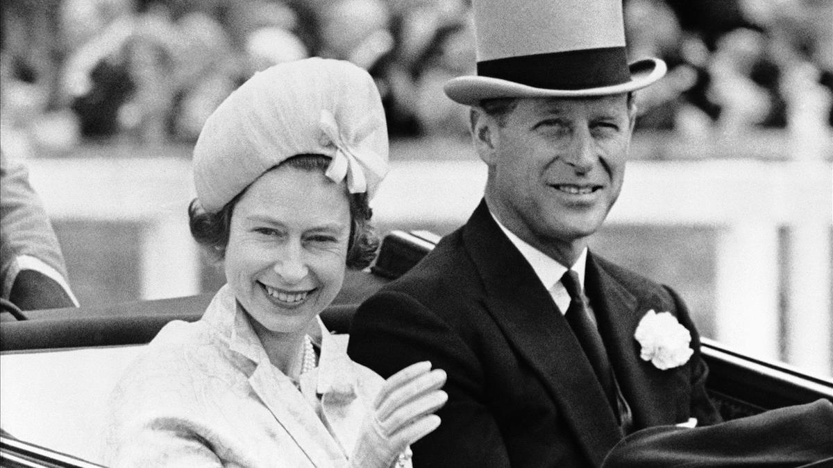 Isabel II y su esposo, Felipe, el duque de Edimburgo, en junio de 1962.