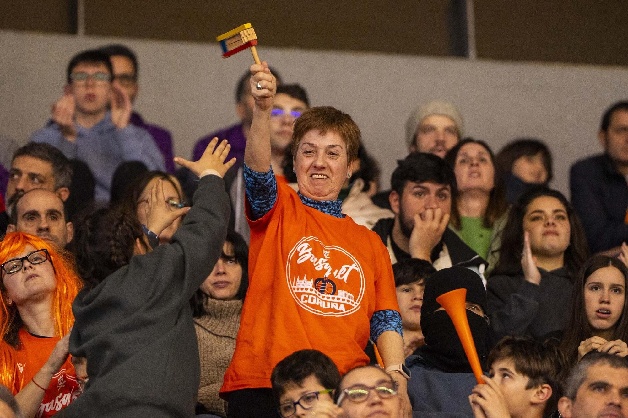 A Coruña respira naranja con el Leyma