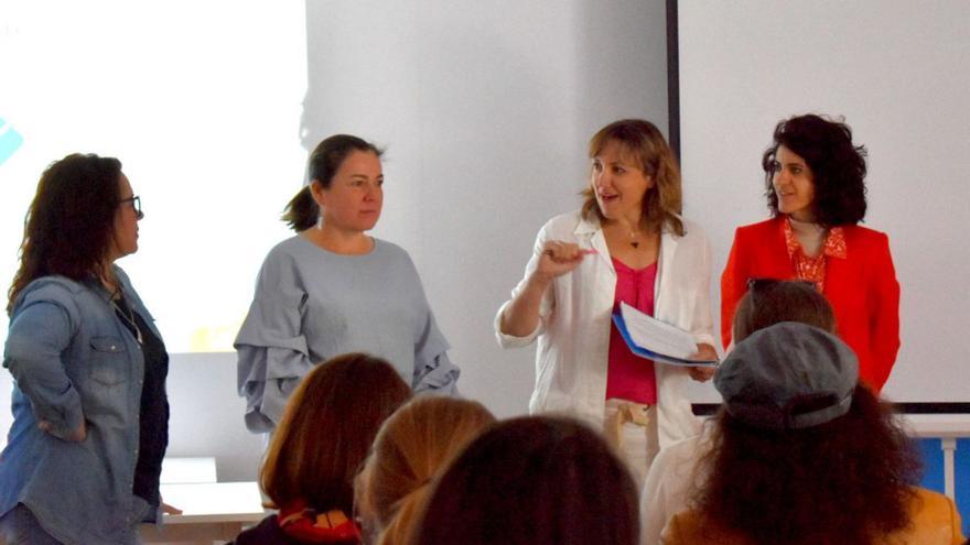 Isabel Núñez, Silvia López, Estefanía Fernández y Virginia Rodríguez, en el encuentro con emprendedoras.