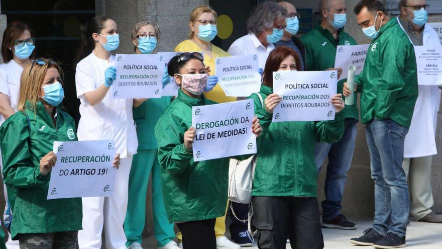 Protesta de trabajadores de una residencia en Santiago, durante la pandemia. | // XOÁN ÁLVAREZ