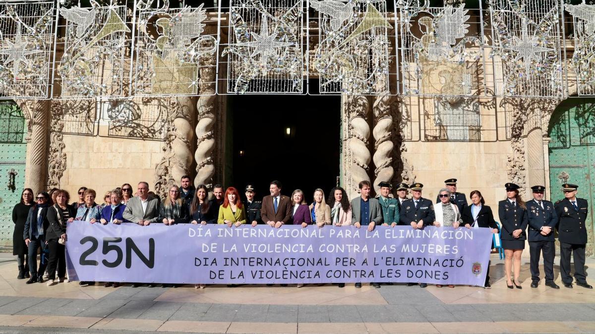 Así se ha vivido el 25N en el Ayuntamiento de Alicante