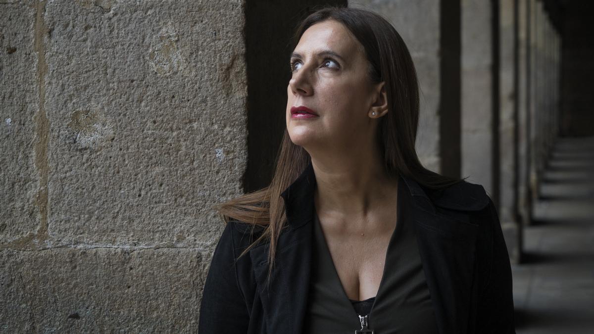 La escritora Dolores Redondo publica nueva novela.