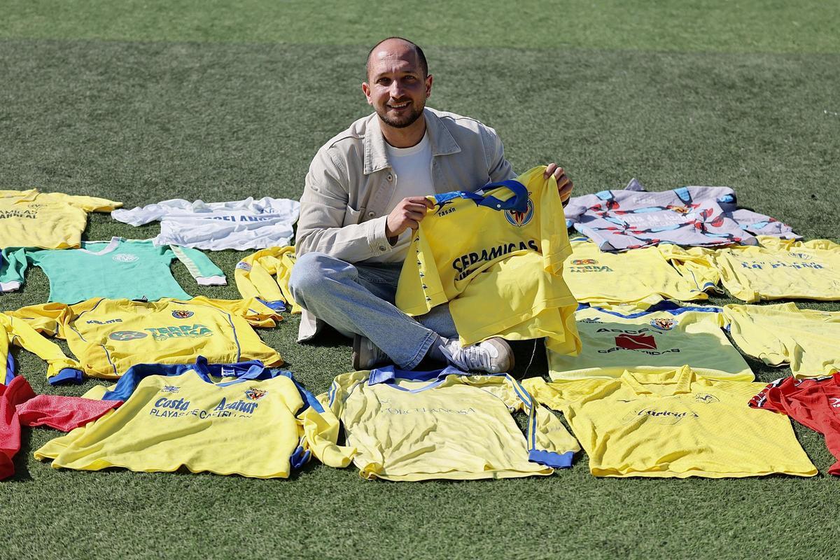 Galería | Las mejores imágenes de la espectacular colección de camisetas retro del Villarreal de Josep Cabrera