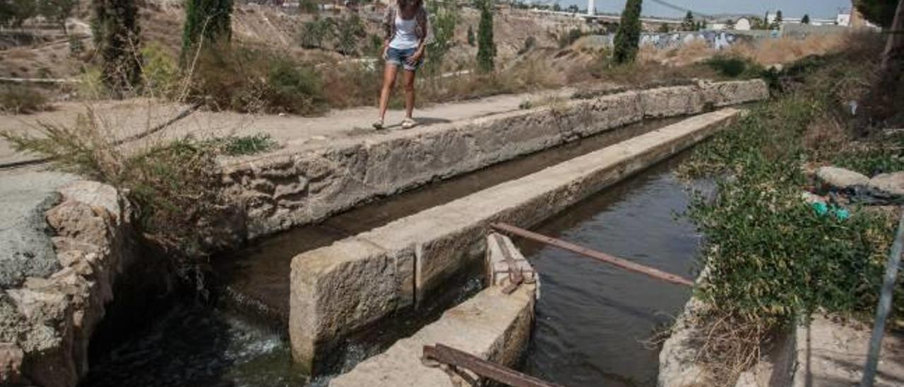 Un partidor movible en el Parque Municipal; elevación de Riegos El progreso; y dos partidores, uno de ellos en la ladera del río.