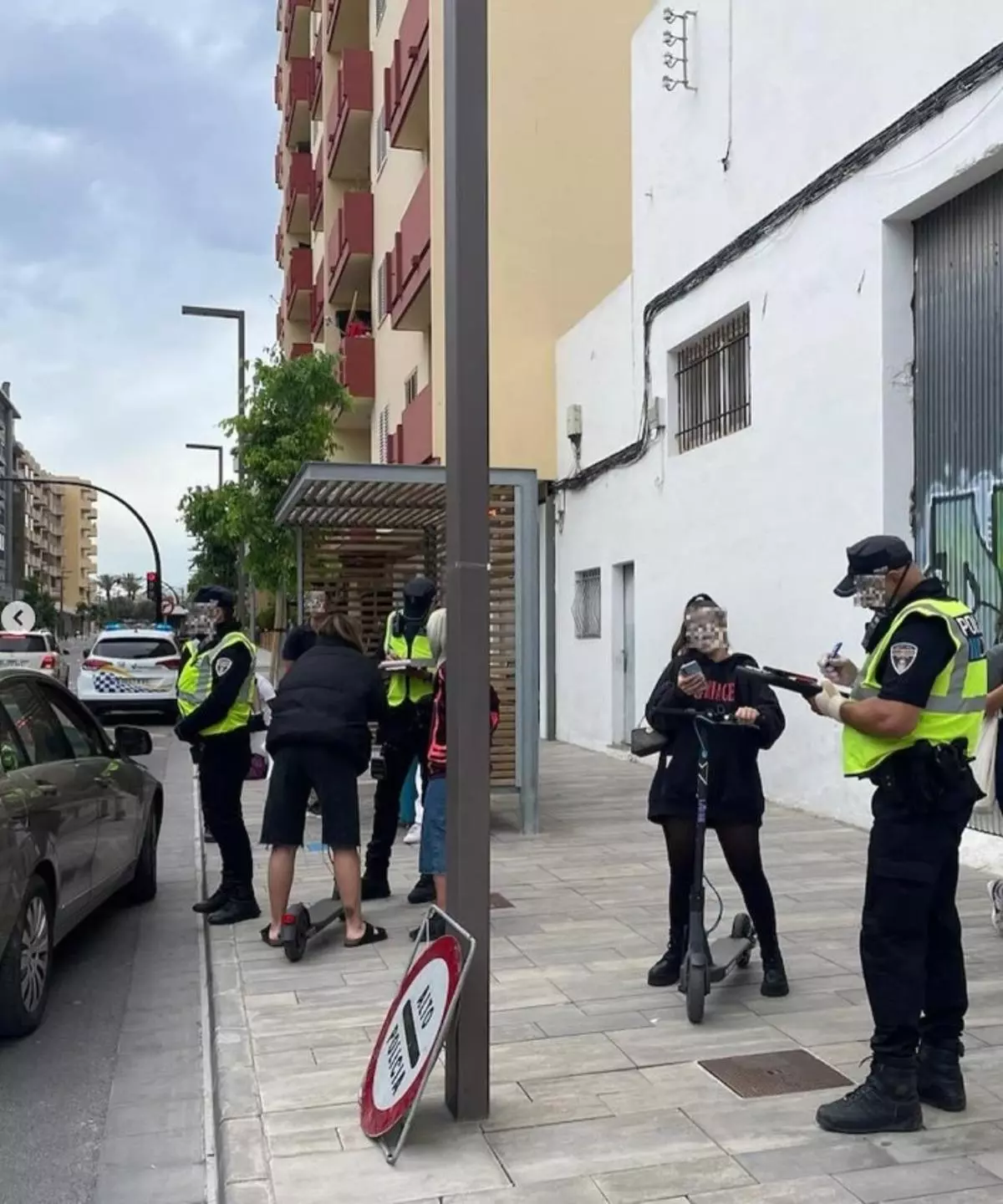 Ibiza sanciona a ocho conductores de monopatín por circular por las aceras