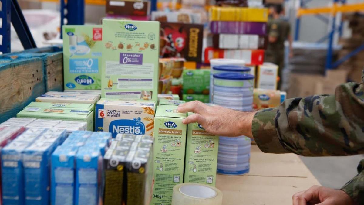 Palés de comida en las naves del Banco de Alimentos.