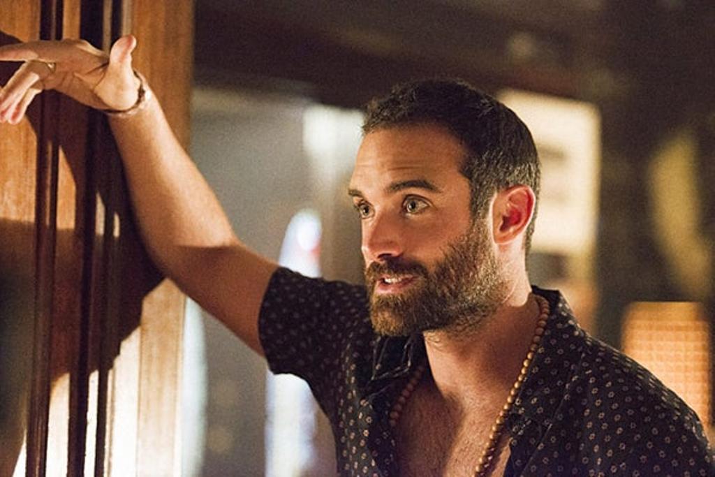 Joshua Sasse en 'No Crying in Baseball' (Temporada 1, capítulo 2)