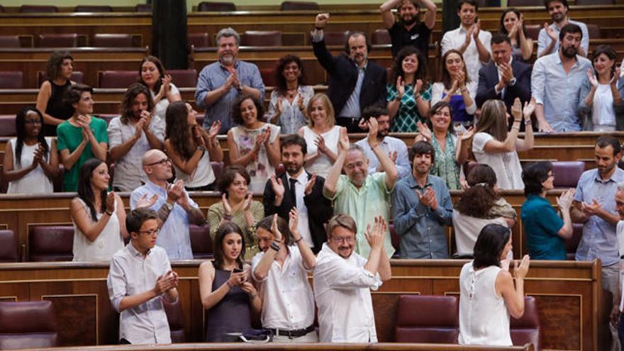 El grupo de Podemos en el Congreso. //EFE