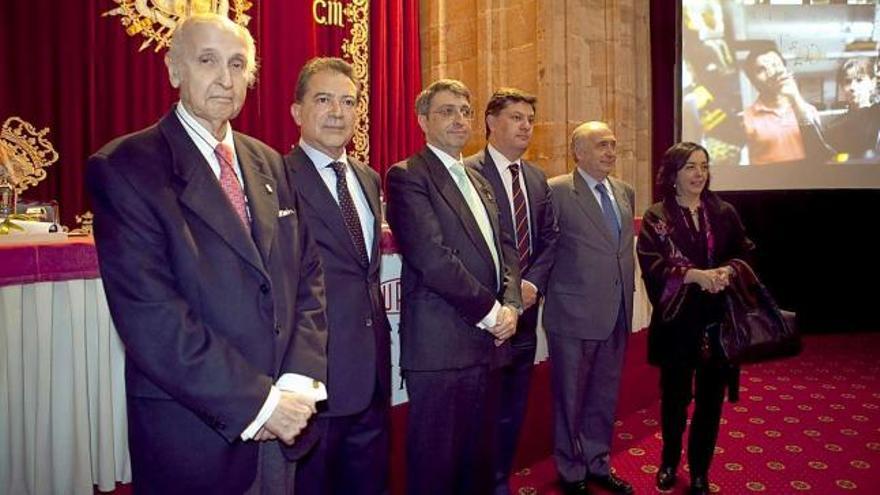 Por la izquierda, Santiago Grisolía, Enrique Macián, Alfredo Martínez, José Manuel Rivero, Vicente Gotor y Ángeles Álvarez.