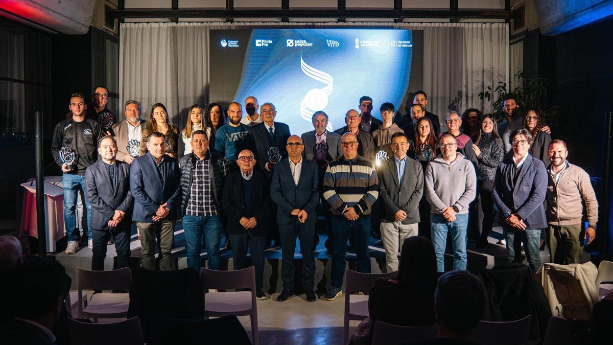 Foto de família de la Gala de Premis Anuals 2024.