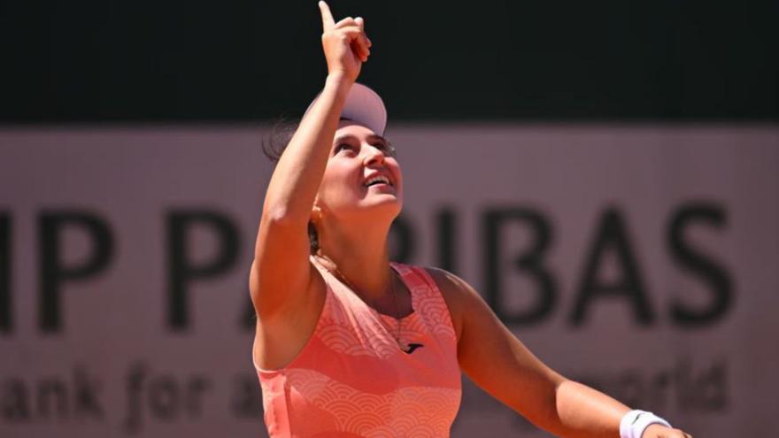Leyre Romero celebra uno de sus puntos en Roland Garros. | R. L. D.