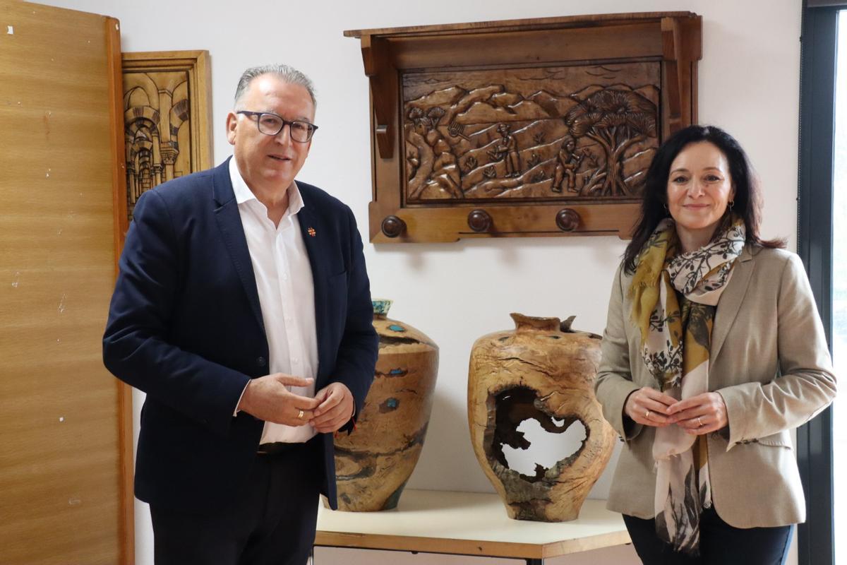 Crespín exige a la Junta financiación para activar los talleres del Centro de Artesanía de Los Pedroches en El Viso.