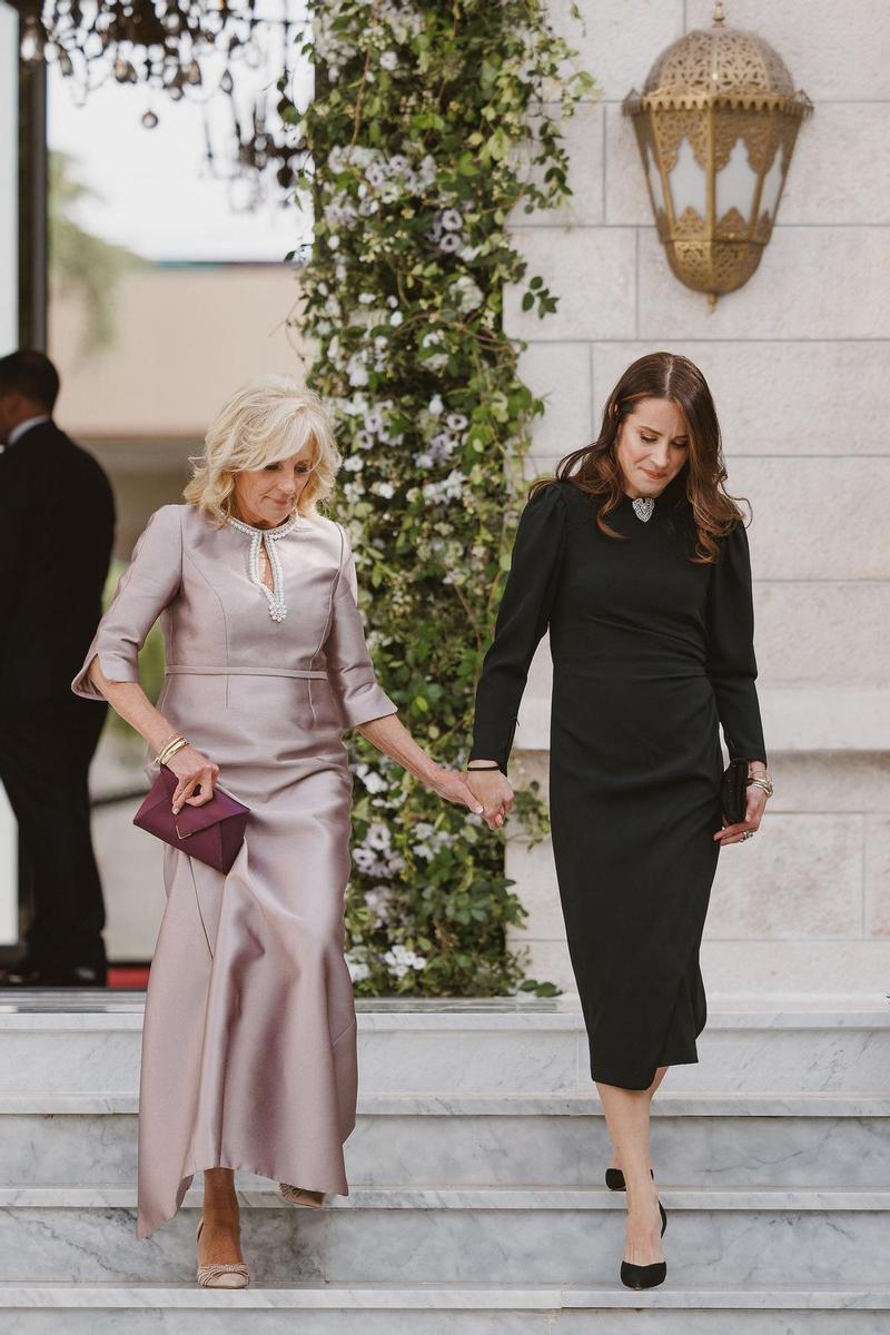 Jill Biden y su hija Ashley, en la boda