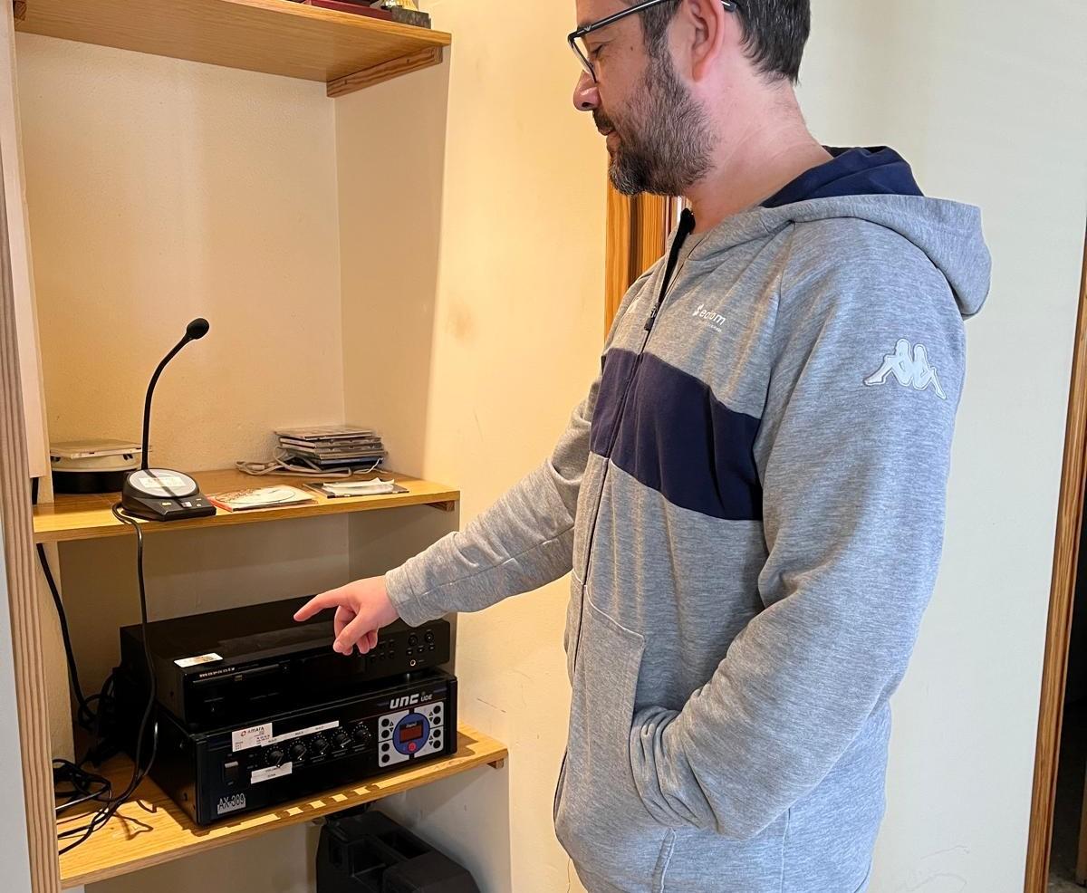 El alcalde en la centralita de bandos