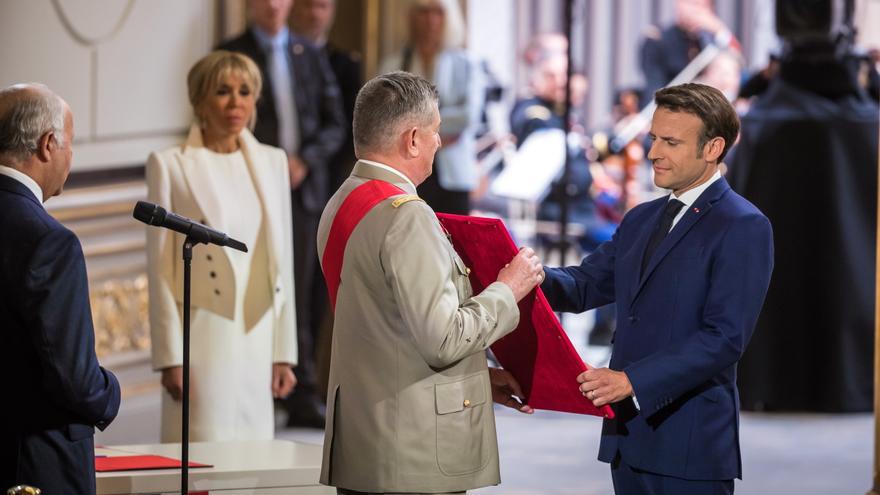 Macron promete un &quot;presidente nuevo&quot; en su ceremonia de investidura