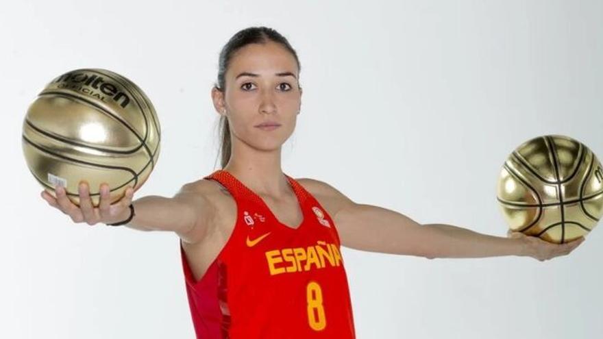 Belén Arrojo, en una imagen con la camiseta de la selección española