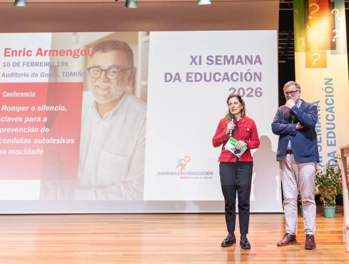Sandra González, con el psiquiatra Enric Armengou.