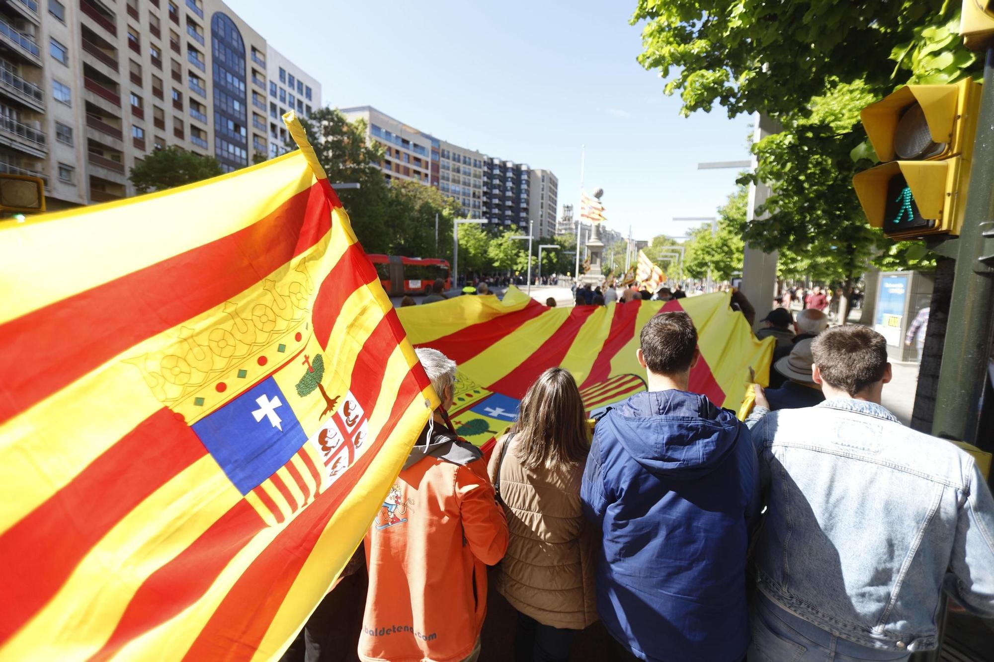 En imágenes | Multitudinario Día del Libro en el centro de Zaragoza