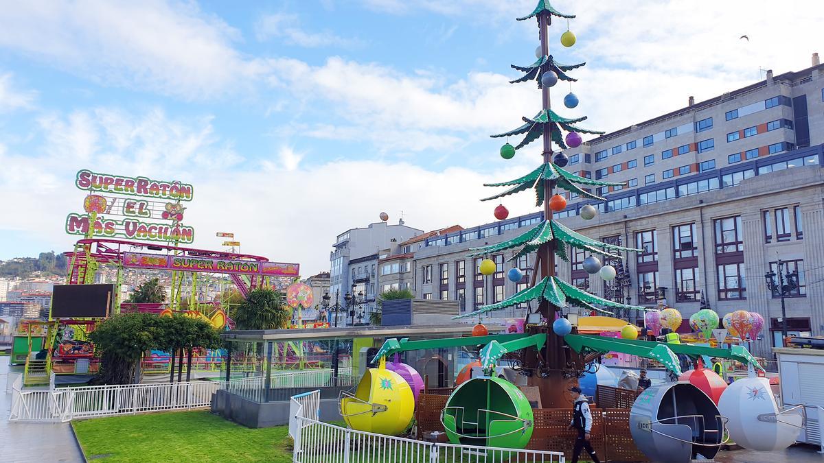 Vista de varias de las atracciones de la Navidad en Vigo 2022.