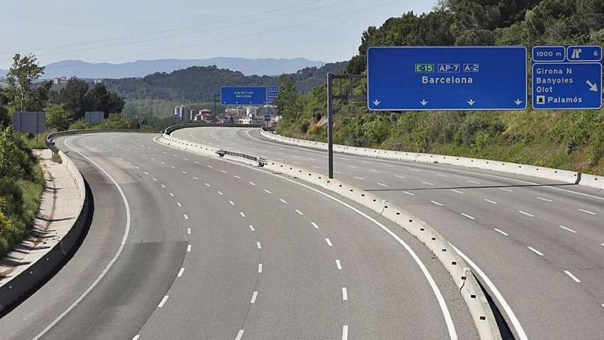 La sortida de Girona Nord de l&#039;autopista, totalment buida, el mes de maig de 2020