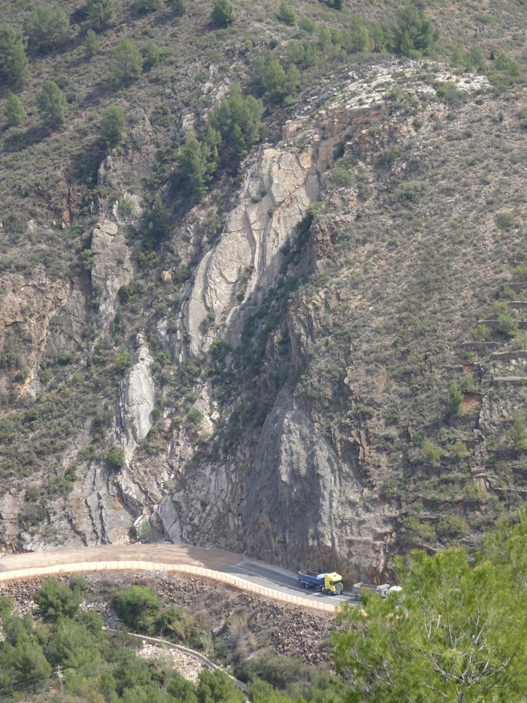 El cambio climático está resquebrajando las montañas y se producen más  desprendimientos - elDiarioAR.com, image size:1080x1440
