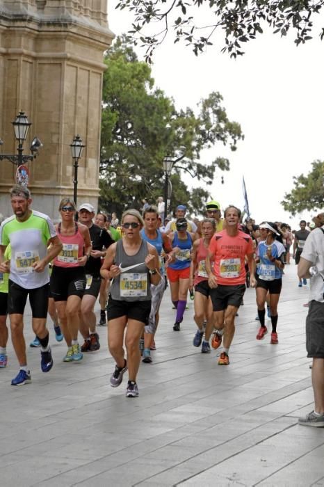 9.000 Läufer aus 49 Ländern gingen am Sonntag den 15.10. an den Start. In der Marathon Disziplin gingen die Deutschen leer aus.