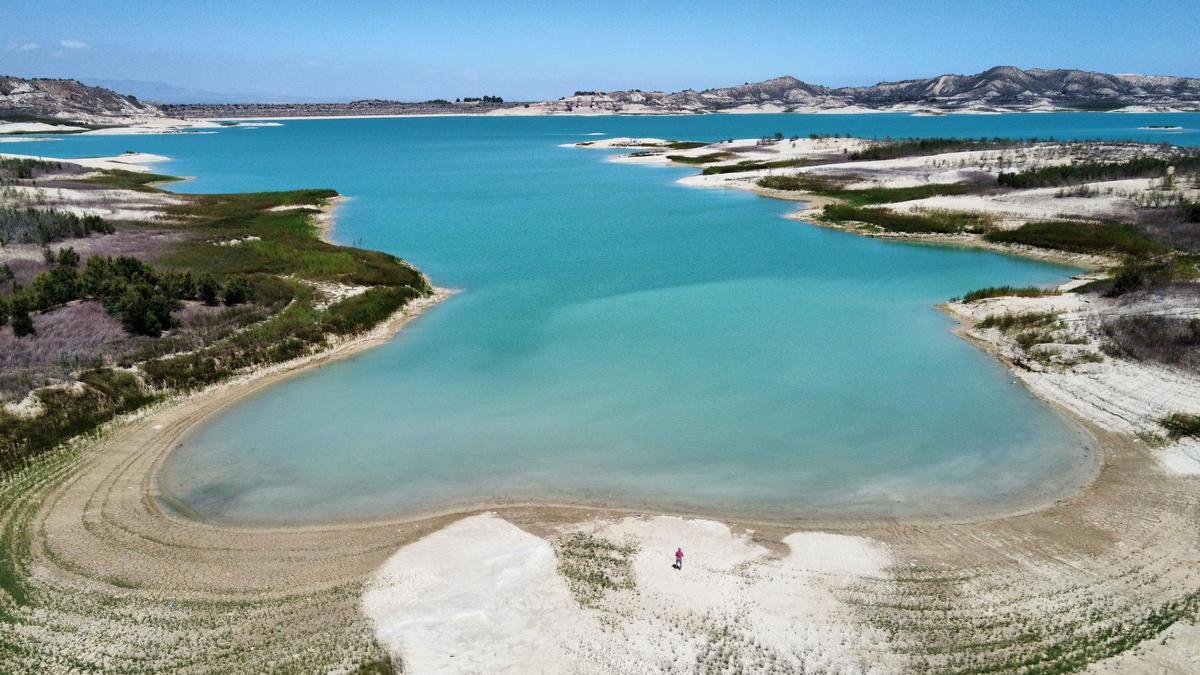 El embalse de La Pedrera, construido a finales de los 70, zona húmeda protegida
