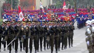 Fotografía de archivo en la que se registró a miembros de la Legión de Honor del Ejército del Perú, en Lima (Perú). EFE/Ernesto Arias