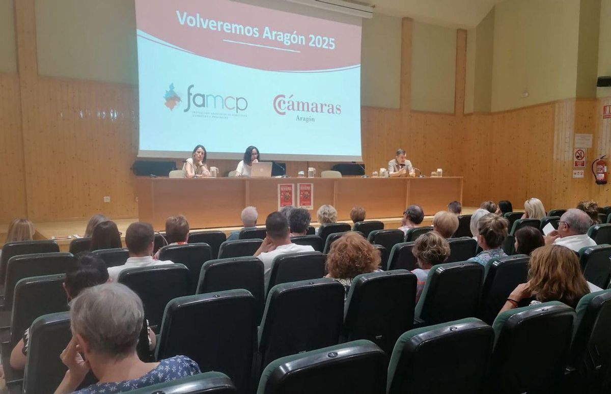 Presentación a los comerciantes de la campaña ‘Volveremos’ de este año. | SERVICIO ESPECIAL