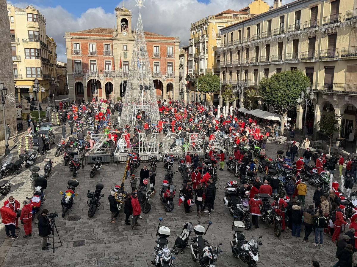 Zamora. Plaza Mayor. Papanoelada motera.