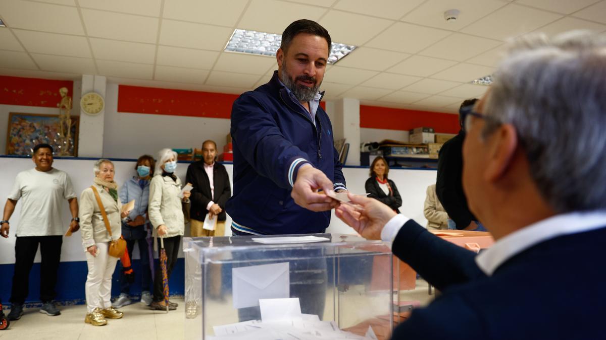 Abascal confía en que las urnas se llenen de votos "libres y limpios"