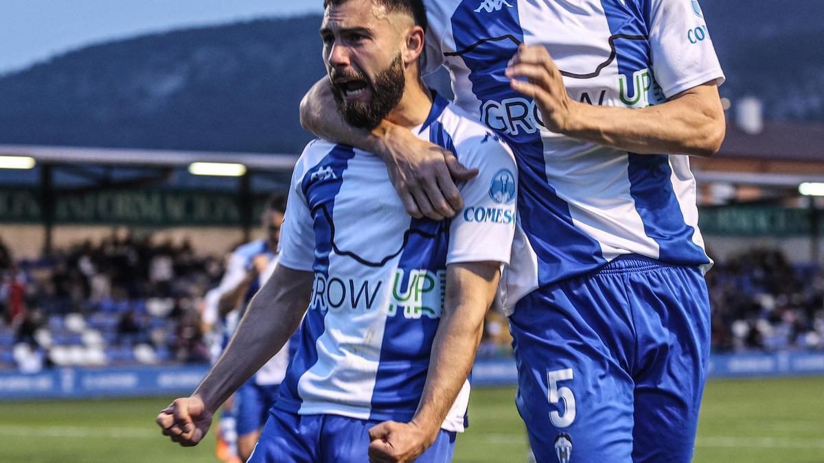 Celebración de un gol del Alcoyano