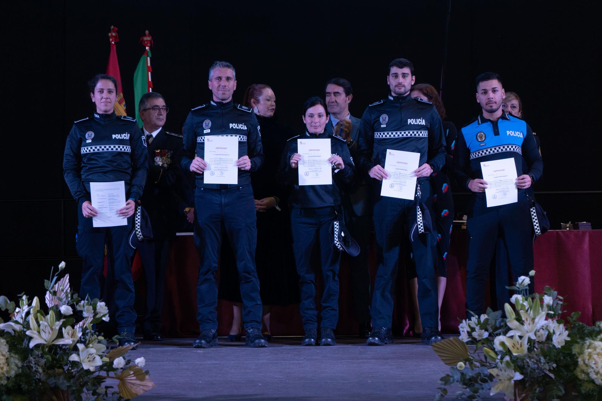 Noventa policías locales reciben en Zamora Medallas al Mérito por salvar vidas ajenas