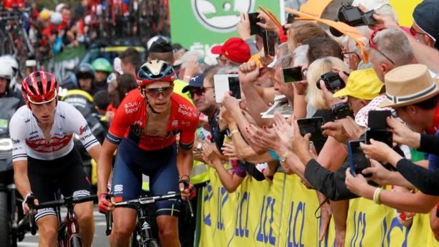 Dylan Teuns y Giulio Ciccone, antes de llegar a meta en La Planche des Belles Filles.