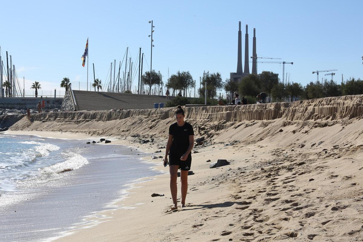 Algunas playas de Badalona pierden arena tras el temporal