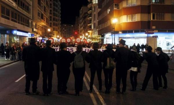 Manifestación bajo el lema 'Resistimos y luchamos, no a los recortes'