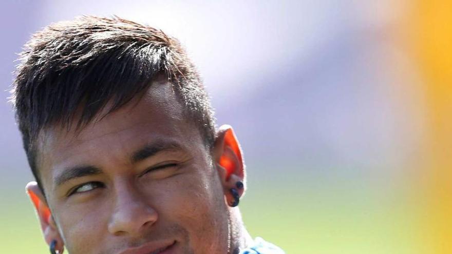 Neymar, durante el entrenamiento de ayer del Barcelona.