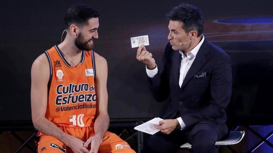 Los jugadores, entre &quot;la espada y la pared&quot; por las ventanas FIBA