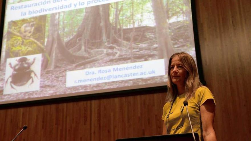 Rosa Menéndez, durante la charla que ofreció en Mieres.