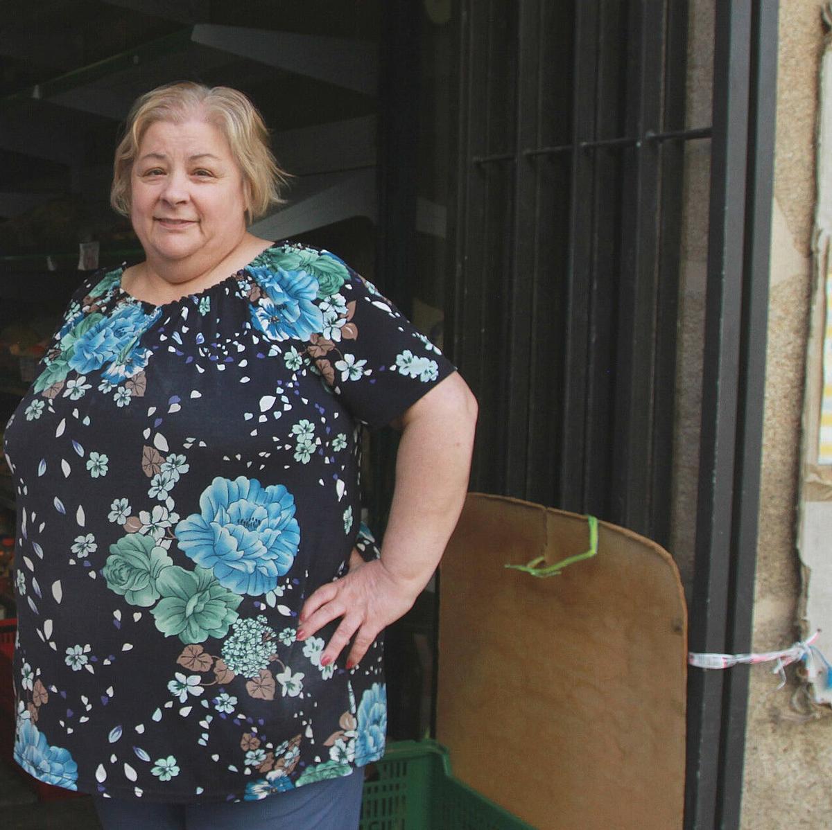 María José, en la entrada de la tienda.
