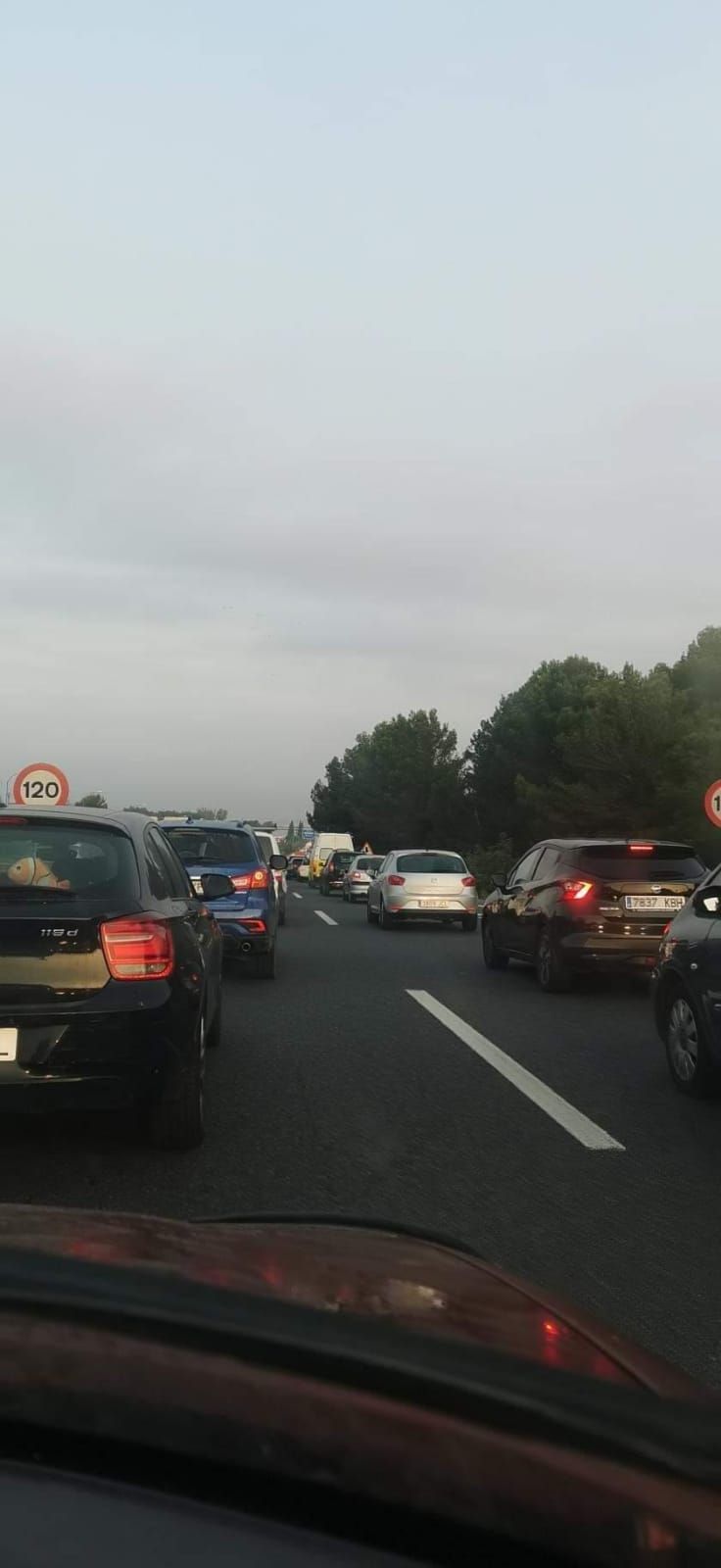 Un accidente de tráfico causa retenciones a la altura del carril VAO de la autopista de Llucmajor
