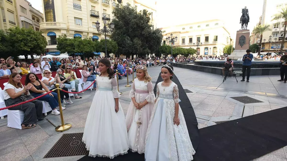 Córdoba es Moda desfila en la plaza de Las Tendillas